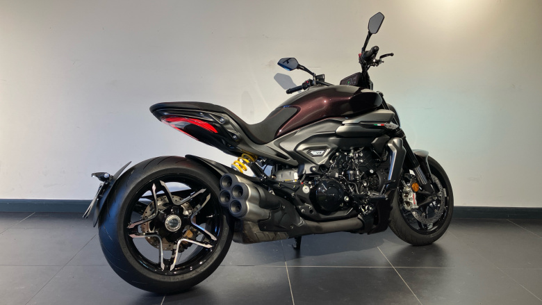Ducati X Diavel V4 Burning Red (25MY)